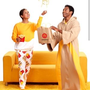 McDonald’s Limited Edition McDelivery Bag Snuggie